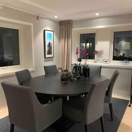 Apartamento Sentrumsnaer Med Utsikt Svolvær