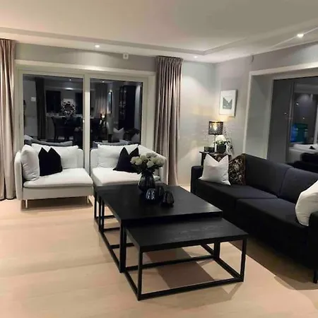 Apartamento Sentrumsnaer Med Utsikt Svolvær