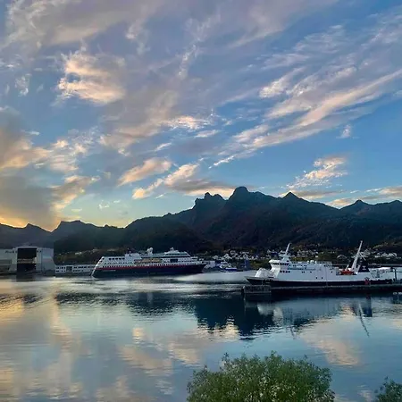 Sentrumsnaer Med Utsikt Appartamento Svolvær